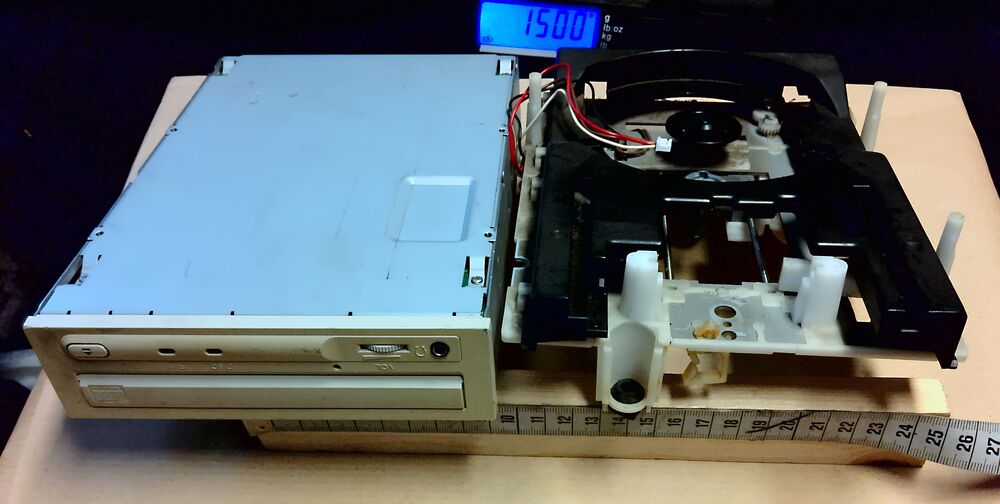 2 Laufwerke Mitsumi CR-4802TE CD-R/RW IDE + Bauteile