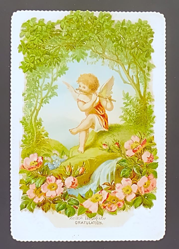 Alte Geburtstagskarte mit Blumen und Flöte spielender Putte