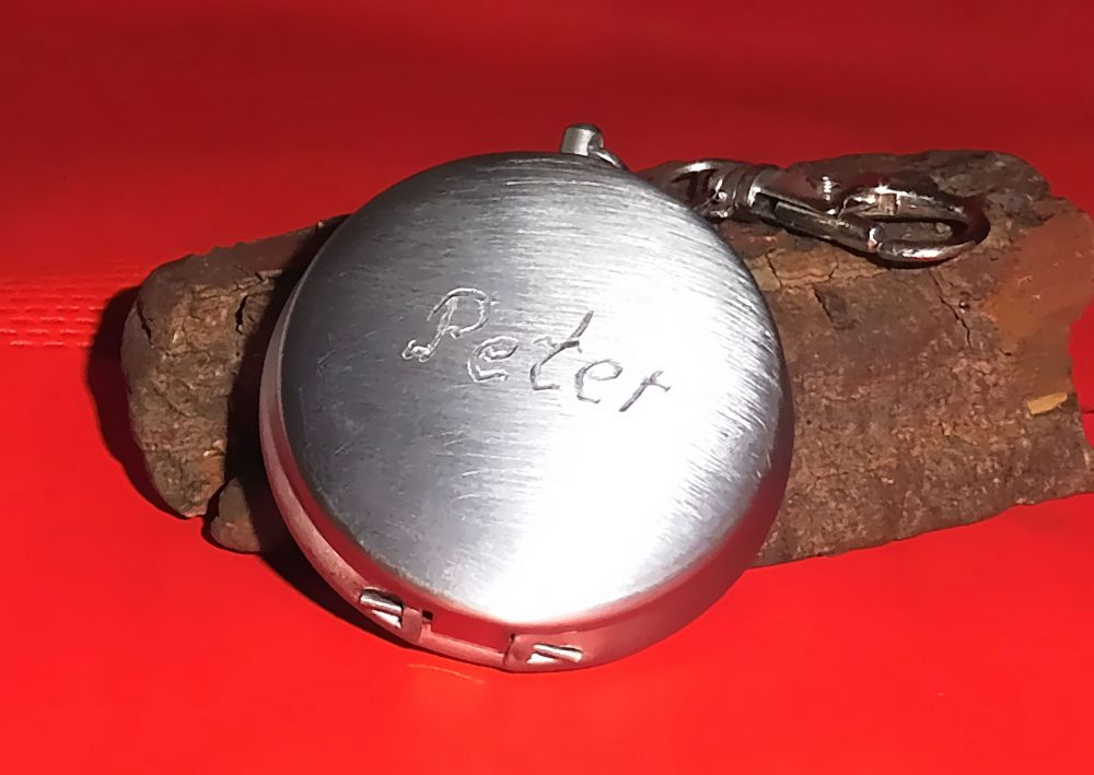 Mini-Aschenbecher für Peter mit Deckel als Schlüsselanhänger