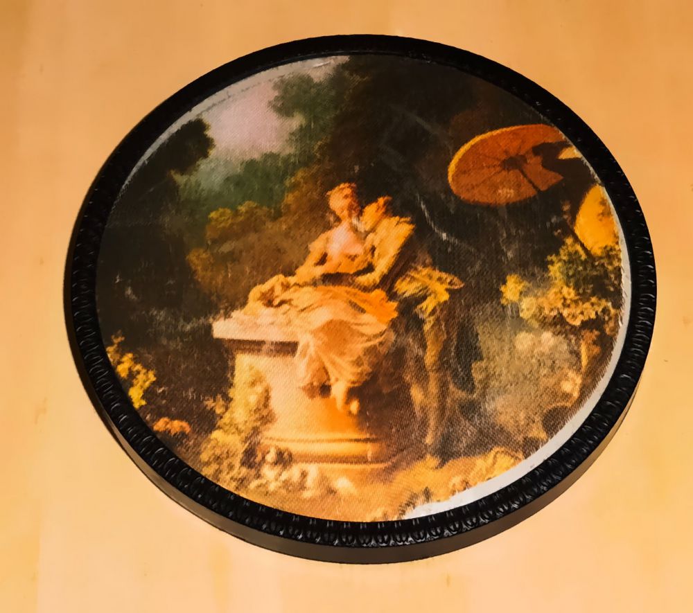 Button mit Barock Bild: Liebespaar auf Säulensockel