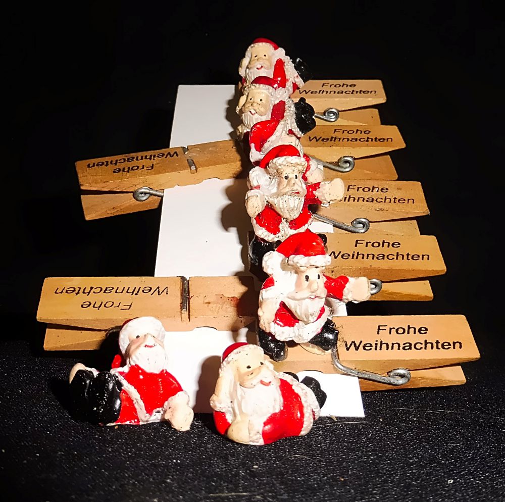 Holz Wäscheklammern mit Weihnachtmann und Aufschrift: Frohe Weihnachten