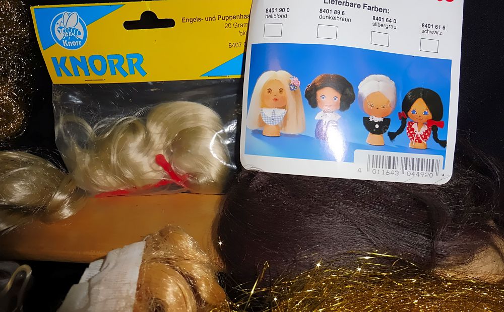Puppen- und Engelshaar: blond, silbern, golden, braun