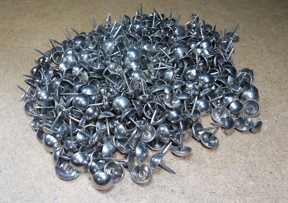 400 Gramm (~900 Stück) Polsternägel silberfarben